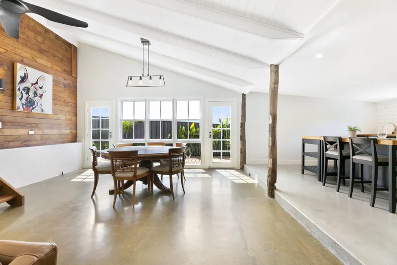 Tallebudgera Workers Cottage - Restored verandah spaces with authentic period detailing and rural outlook