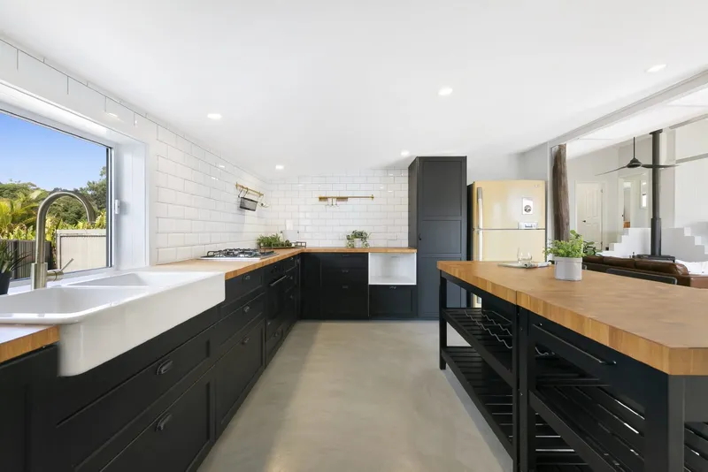 Tallebudgera Workers Cottage - Heritage barn conversion showcasing exposed timber structure and modern interventions