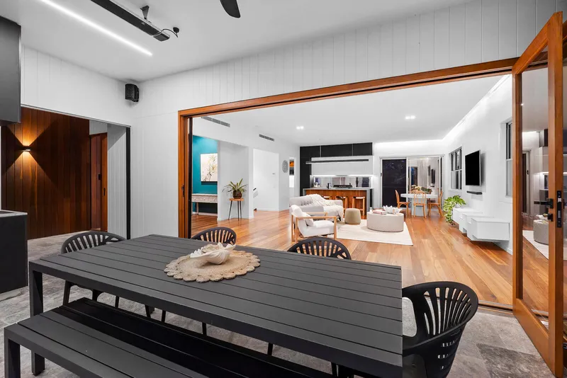 The Causeway House - Rich timber floors and clean architectural lines